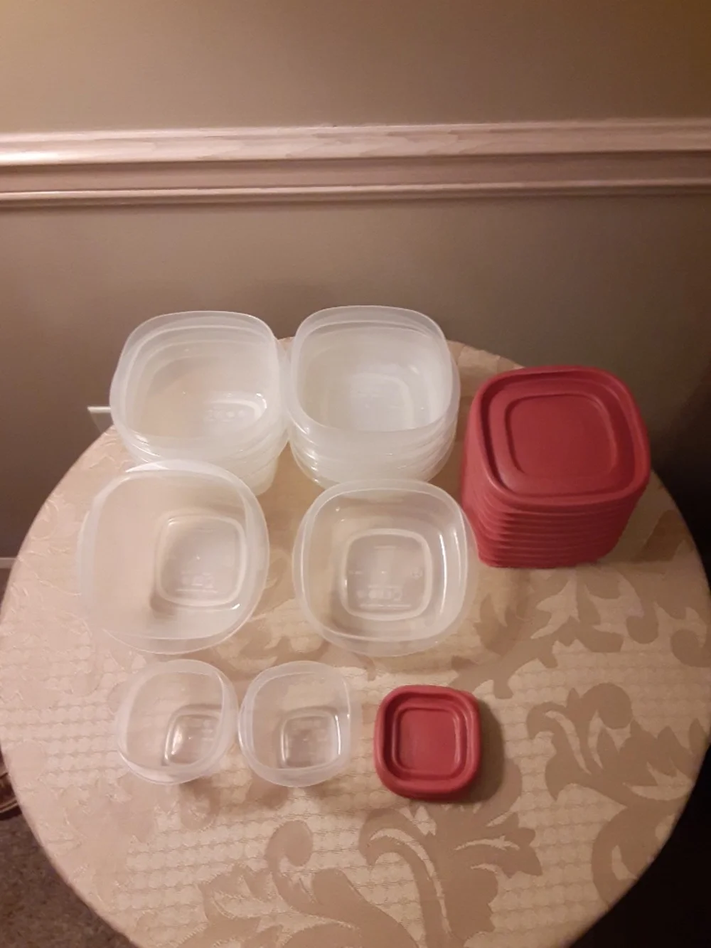 22 Piece Rubbermaid Storage Containers Set